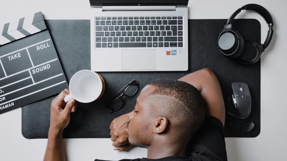 Overcoming Creative Burnout as a Musician: Signs, Causes, and Recovery